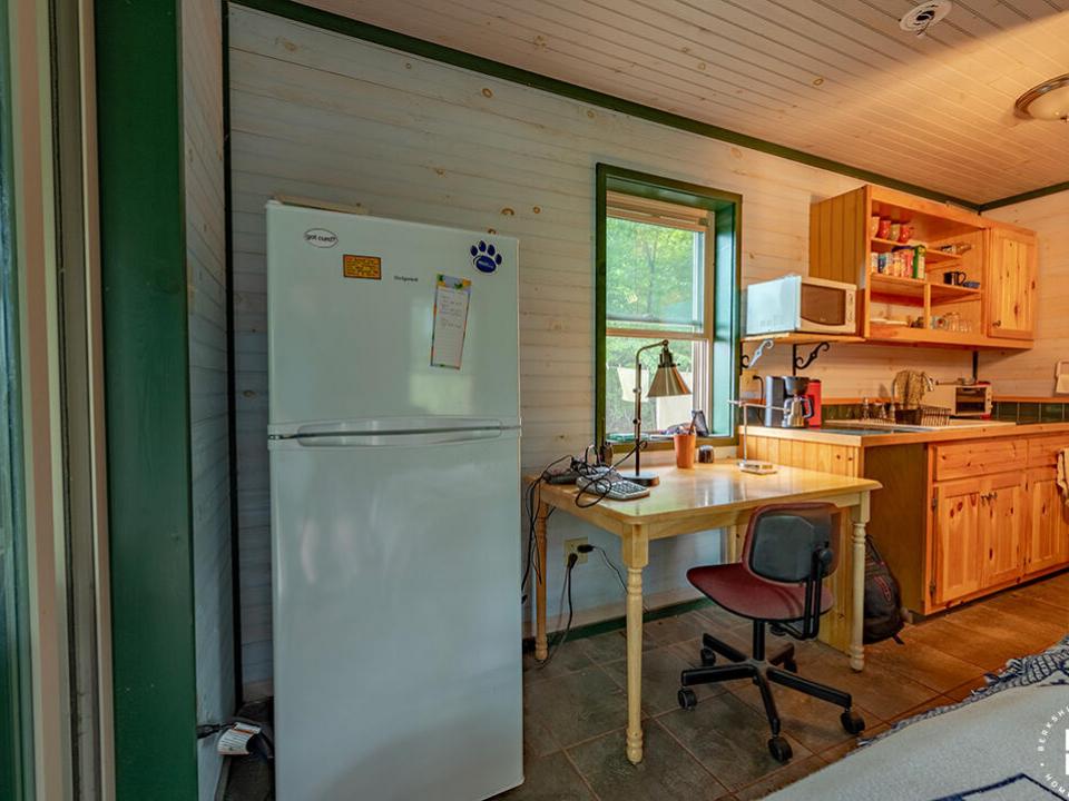 CampBassRockOnTupperLake_GC_Kitchenette