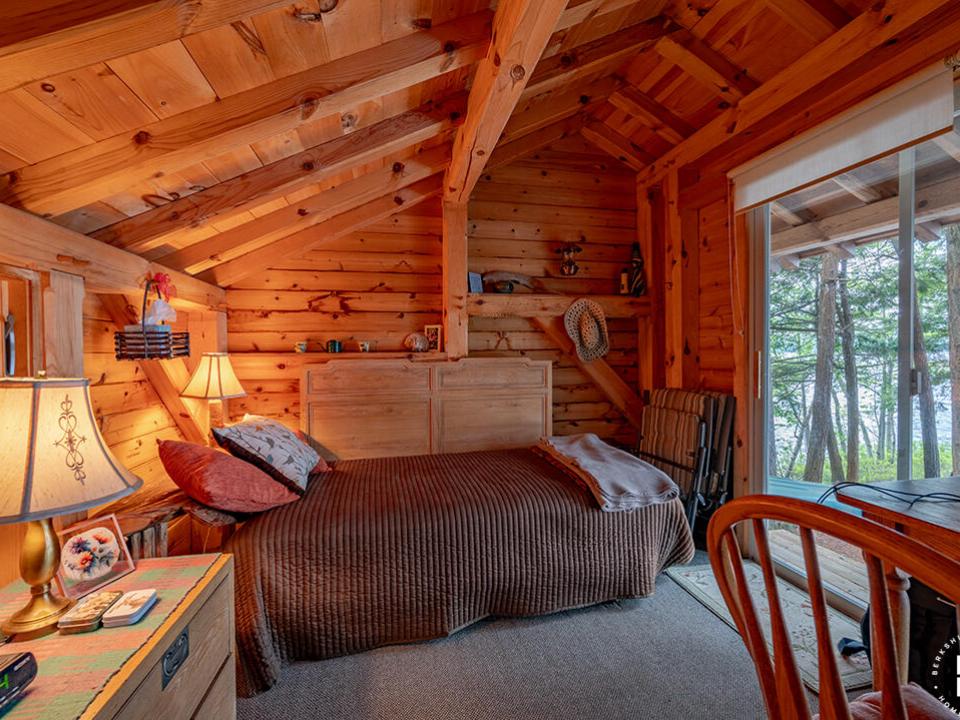 CampBassRockOnTupperLake_Leanto_Bed