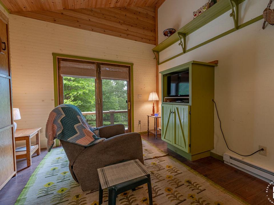 CampBassRockOnTupperLake_MH_Bedroom1_TV