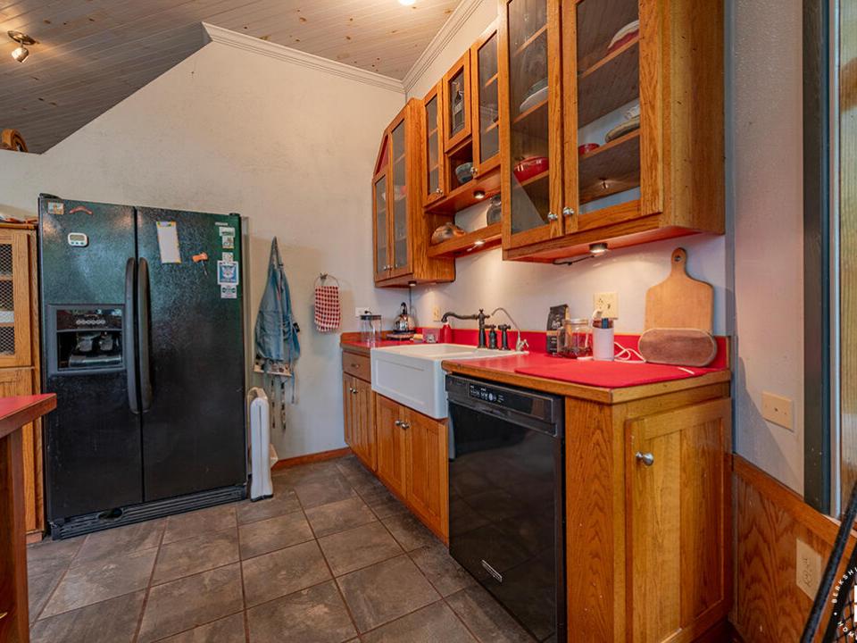 CampBassRockOnTupperLake_MH_Kitchen_Sink