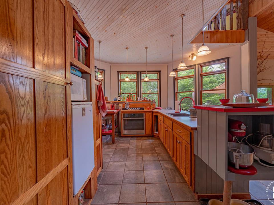 CampBassRockOnTupperLake_MH_Kitchen_Stov