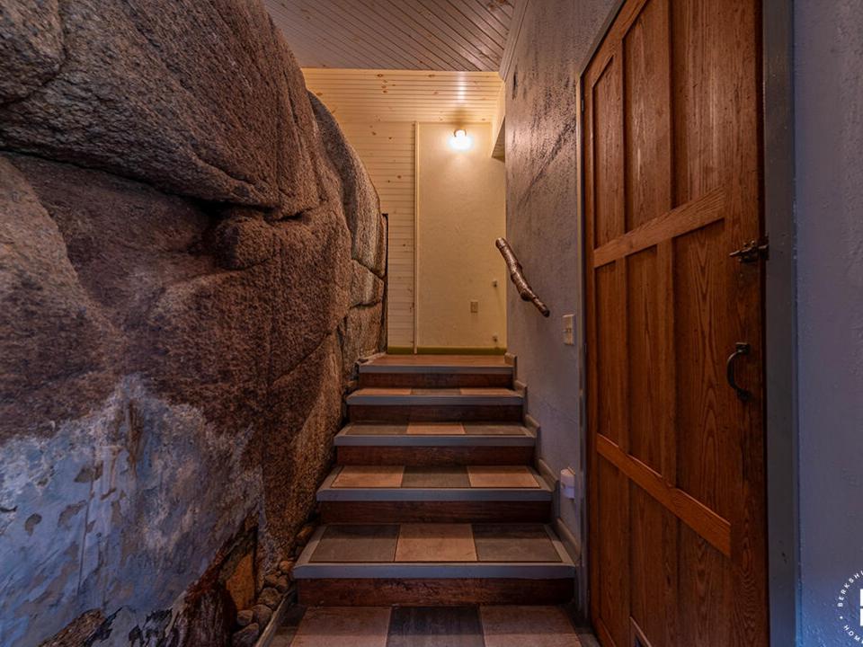 CampBassRockOnTupperLake_MH_Stairway_Bed