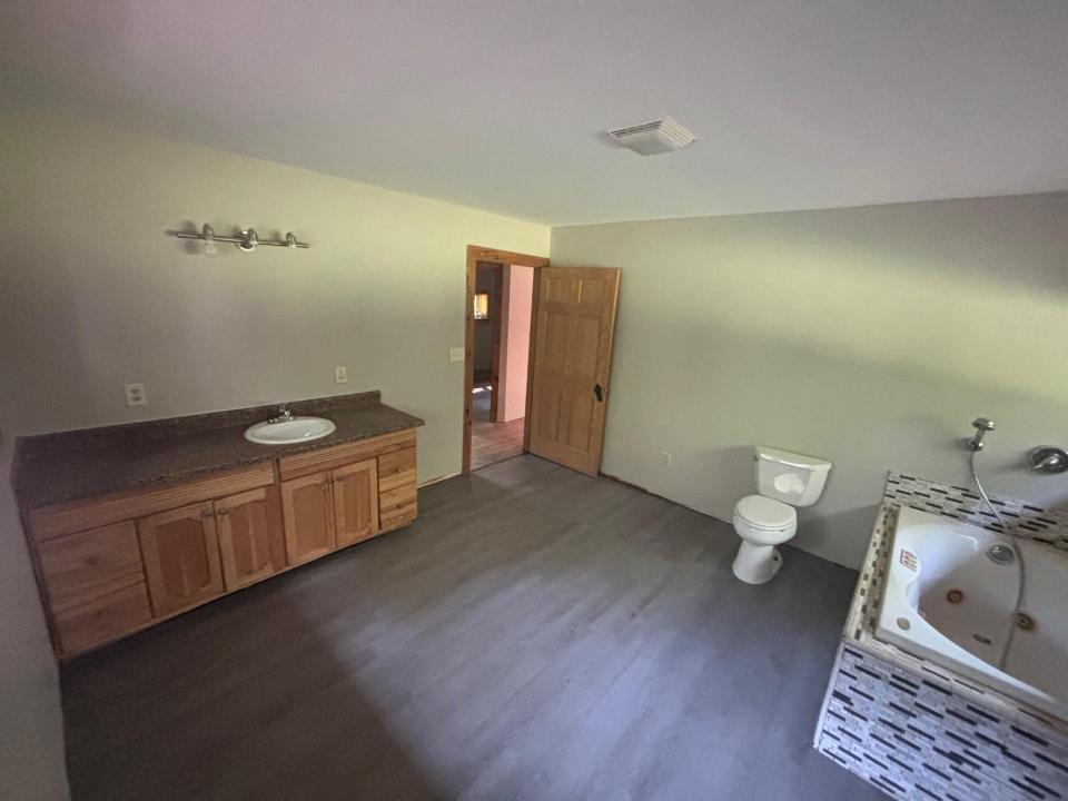448 Green St master bath 1 M