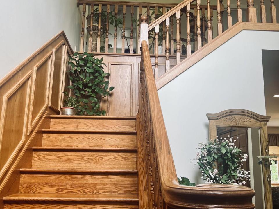 open foyer to second floor