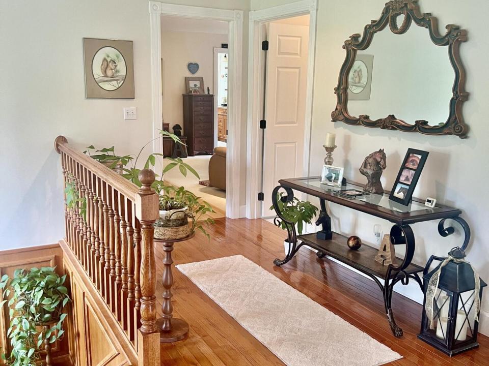 Hallway at stairtop