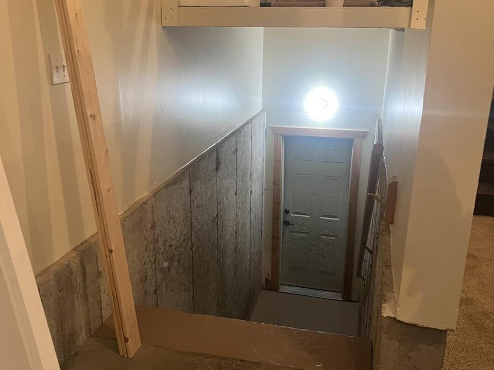 entrance from garage to basement