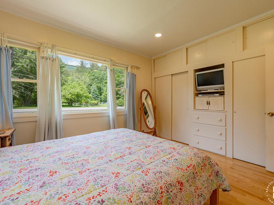 RanchInNewRussia_Bedroom1_TV