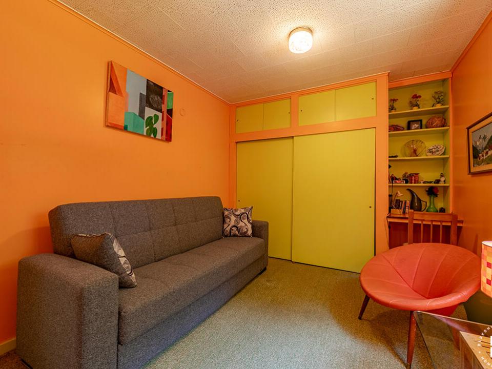 RanchInNewRussia_Bedroom2_Couch