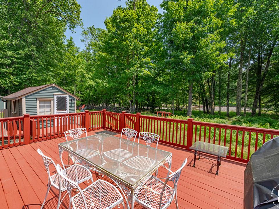 RanchInNewRussia_Deck_To_River