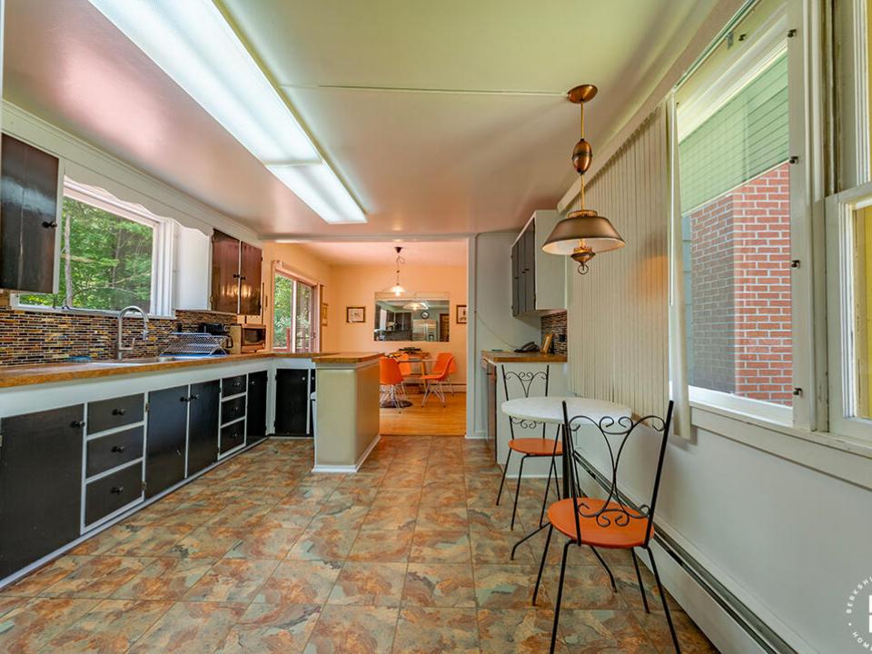 RanchInNewRussia_Kitchen_From_Entry