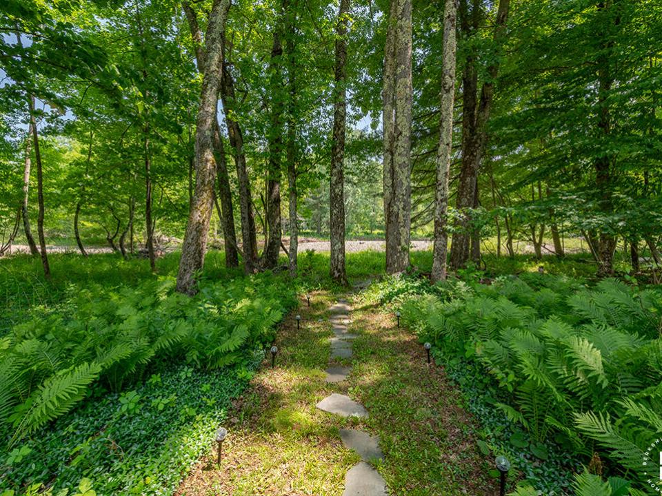 RanchInNewRussia_Path_To_Boquet_River