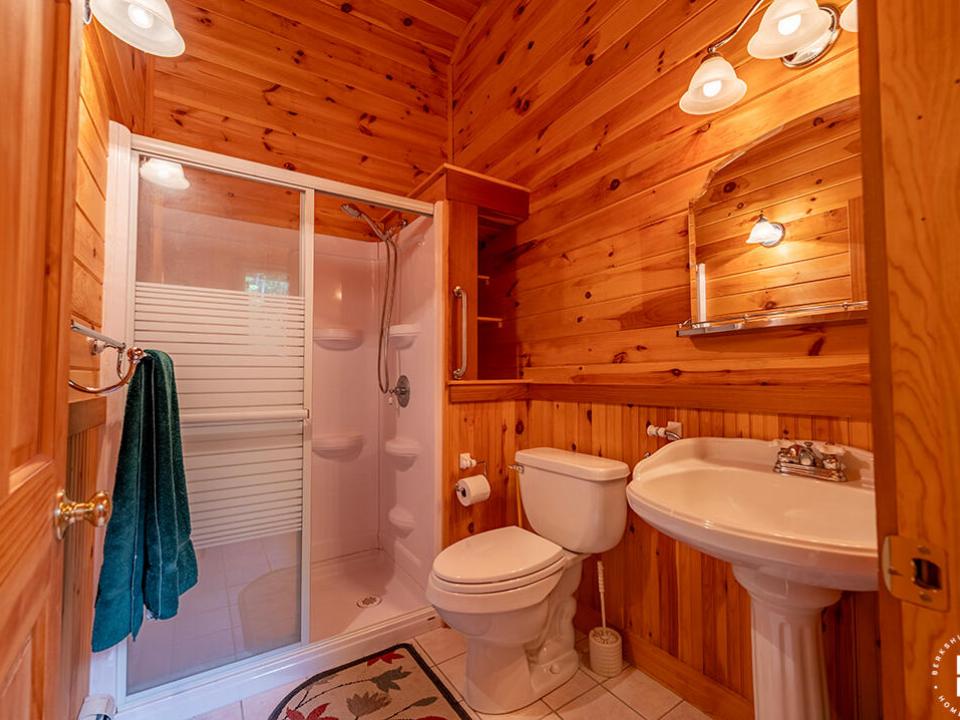 HomeOnJacksonRoadInKeene_Bathroom2