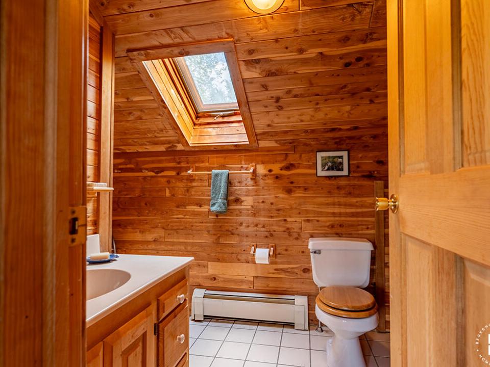 HomeOnJacksonRoadInKeene_Bathroom3