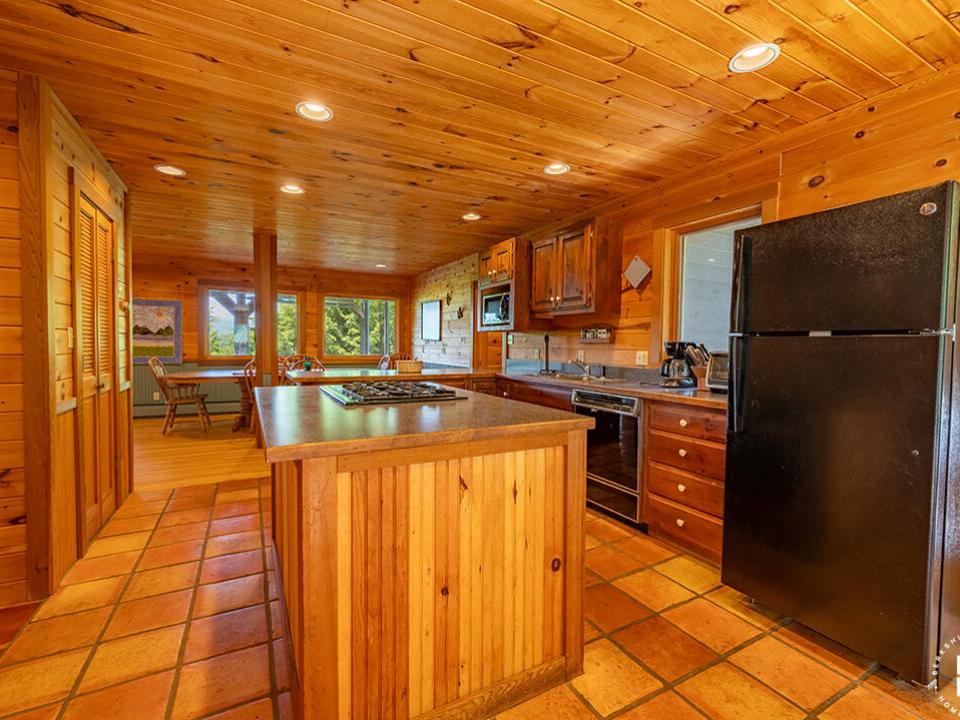 HomeOnJacksonRoadInKeene_Kitchen_R