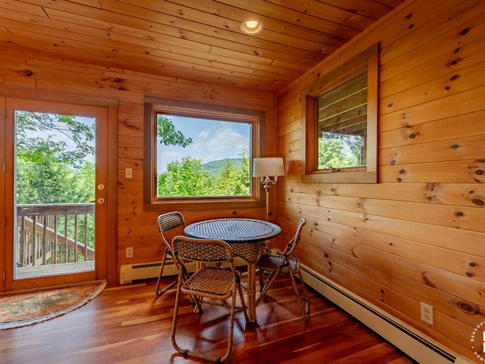 HomeOnJacksonRoadInKeene_LR_SmallTable