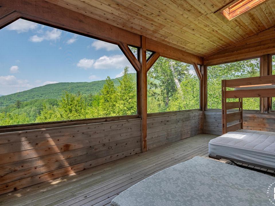 HomeOnJacksonRoadInKeene_ScreenedPorch_U
