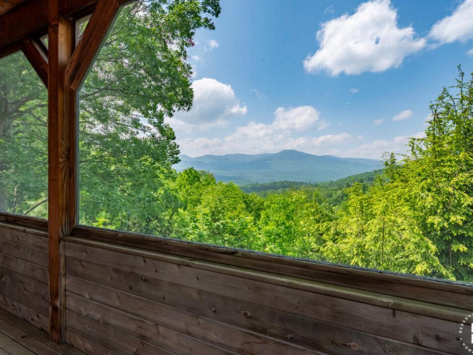 HomeOnJacksonRoadInKeene_ScreenedPorch_U