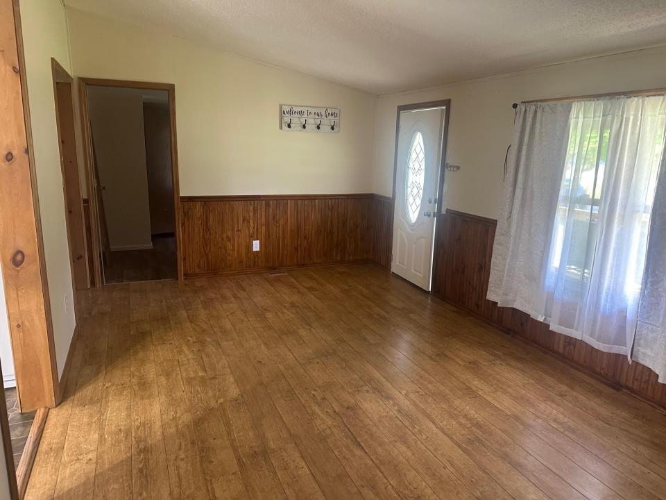 295 Bear Swamo livingroom 1