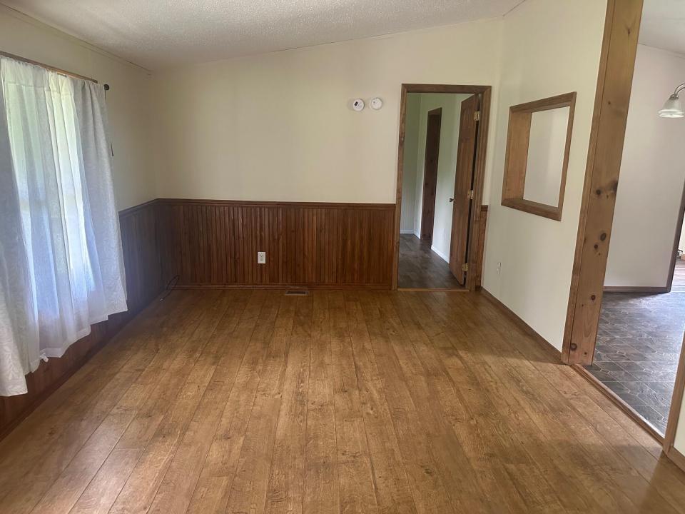 295 Bear Swamp livingroom