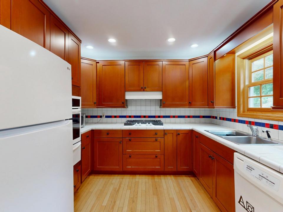 295-Forest-Hill-Ave-06192025_075958-2 (C