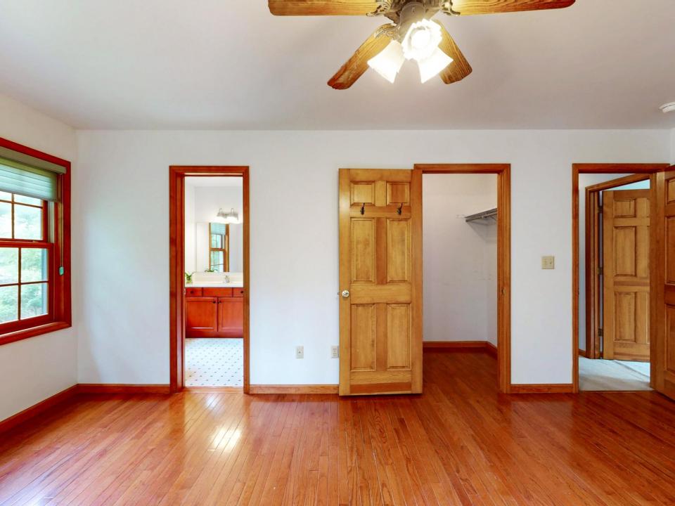 Walk in Closet & En Suite Bathroom