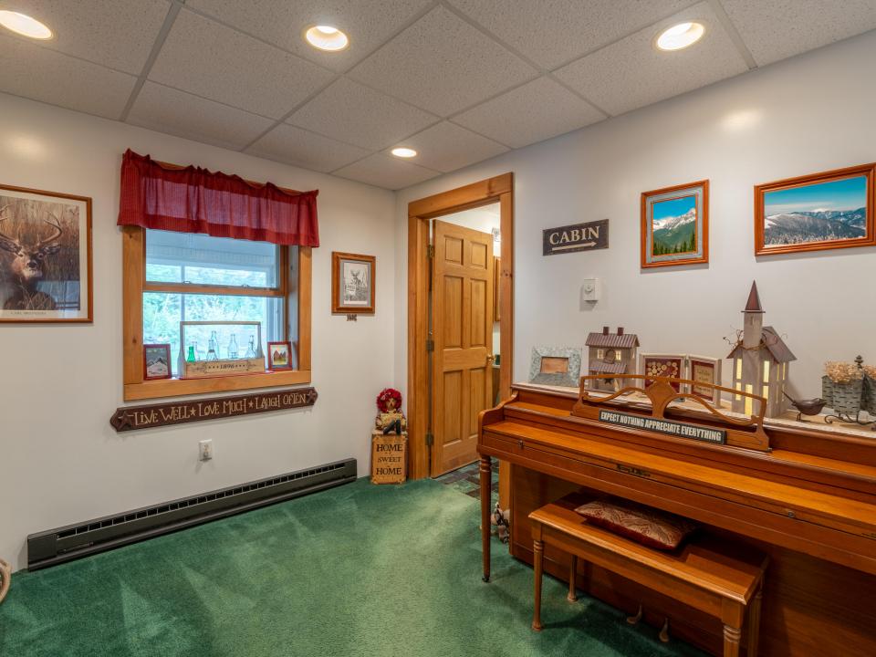 242 Hurley Ave LP-48