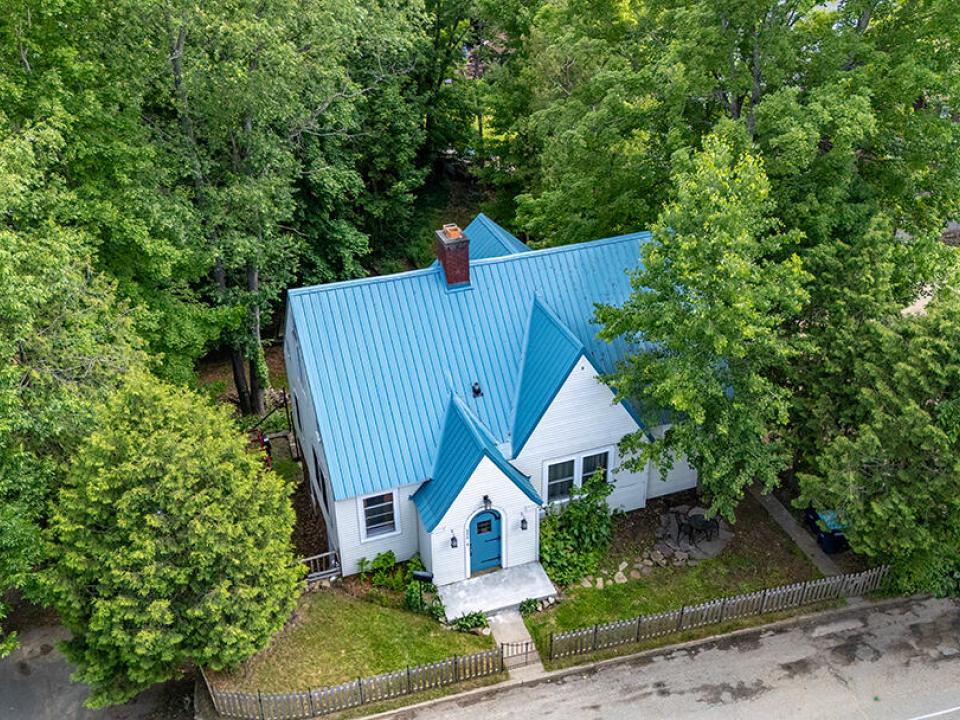 CozySaranacLakeCottage_A_Exterior_Front