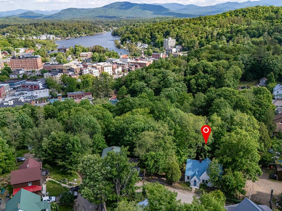 CozySaranacLakeCottage_A_Property_Sarana