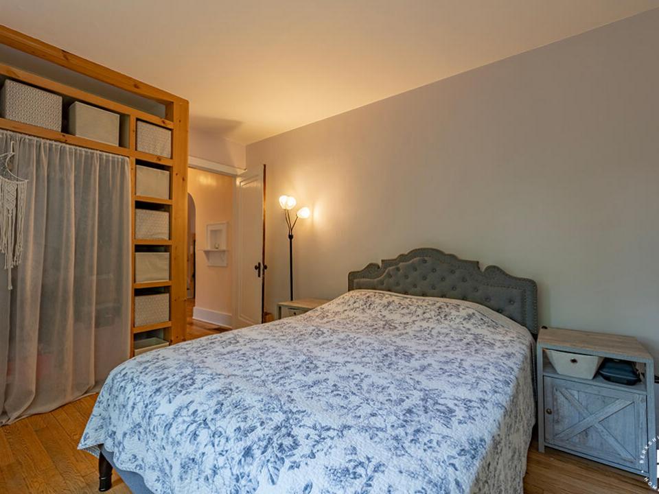 CozySaranacLakeCottage_Bedroom1