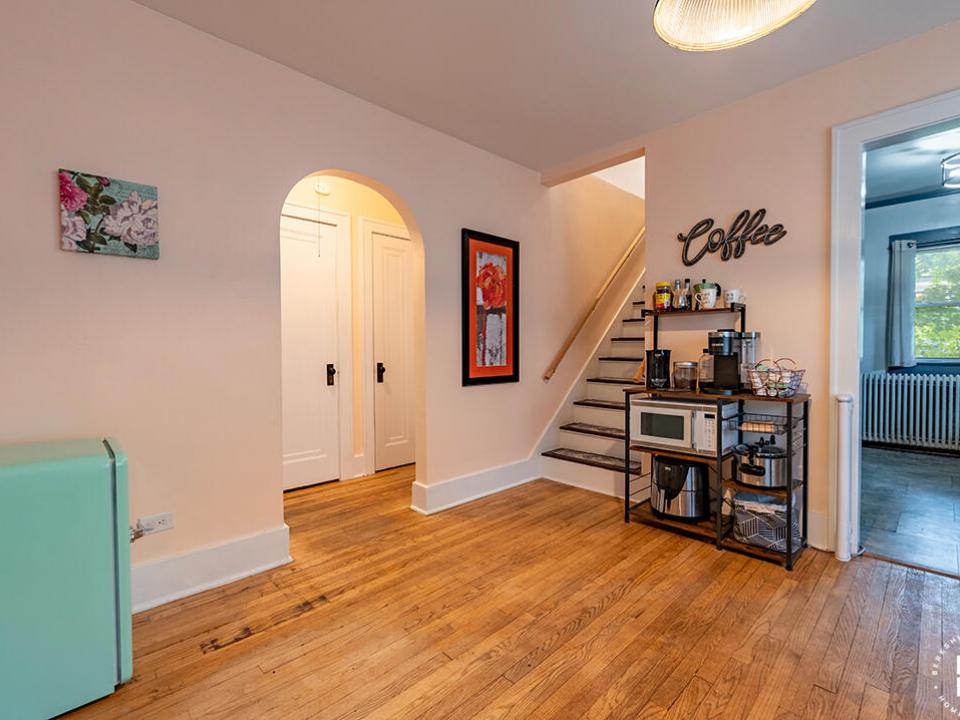 CozySaranacLakeCottage_DiningRoom_Coffee
