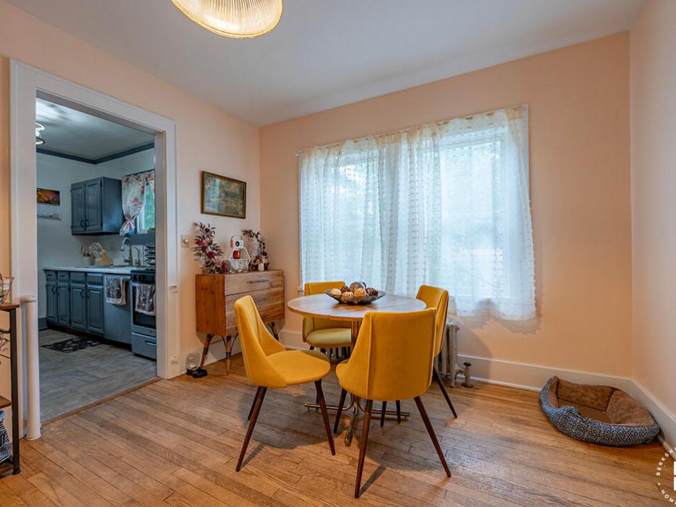 CozySaranacLakeCottage_DiningRoom