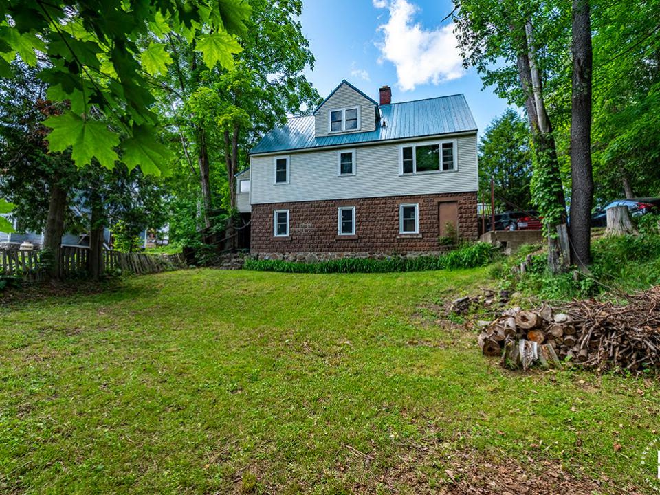CozySaranacLakeCottage_Exterior_Back_R