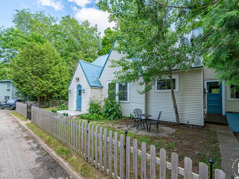 CozySaranacLakeCottage_Exterior_R