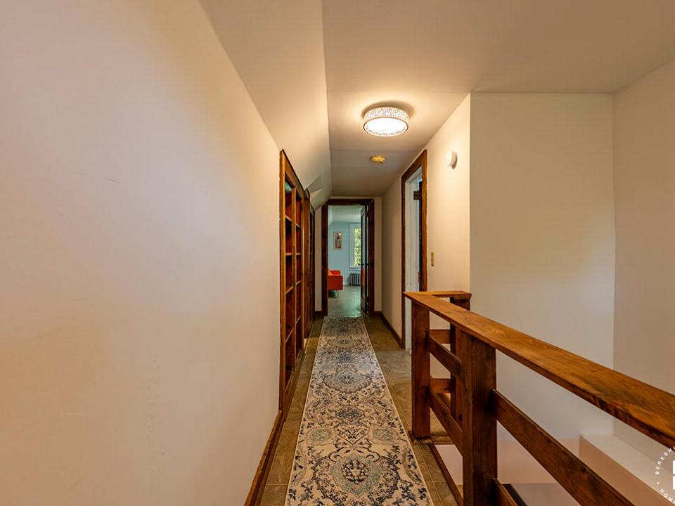 CozySaranacLakeCottage_Hallway