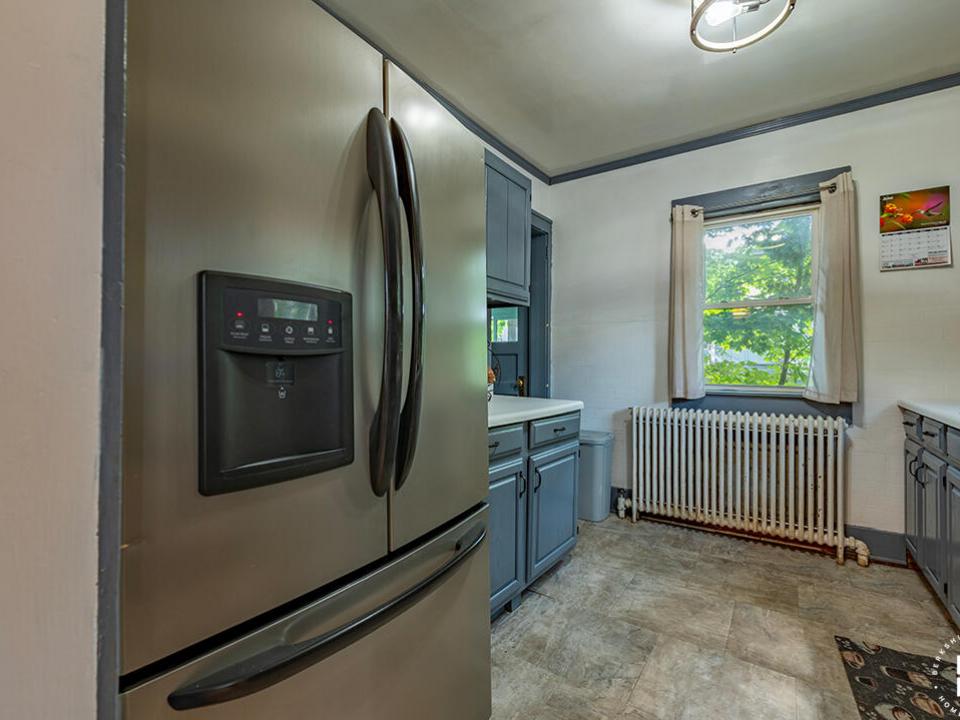 CozySaranacLakeCottage_Kitchen_L