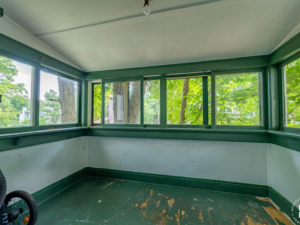CozySaranacLakeCottage_Sunporch