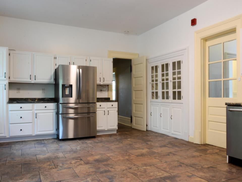 148 US Oval C kitchen -1