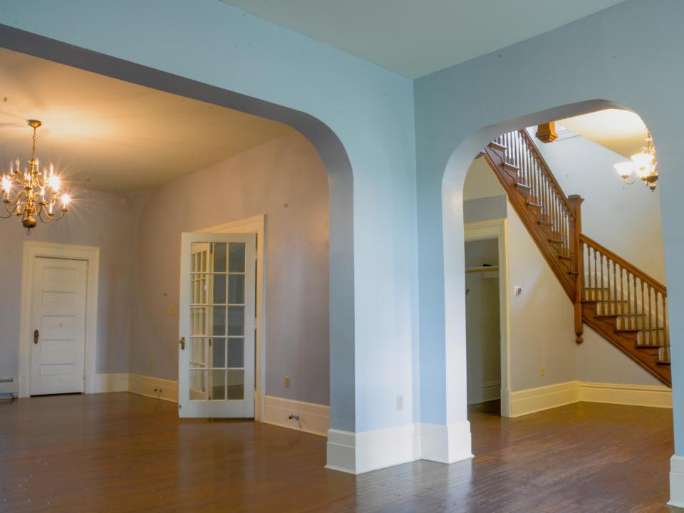 148 US Oval int living room