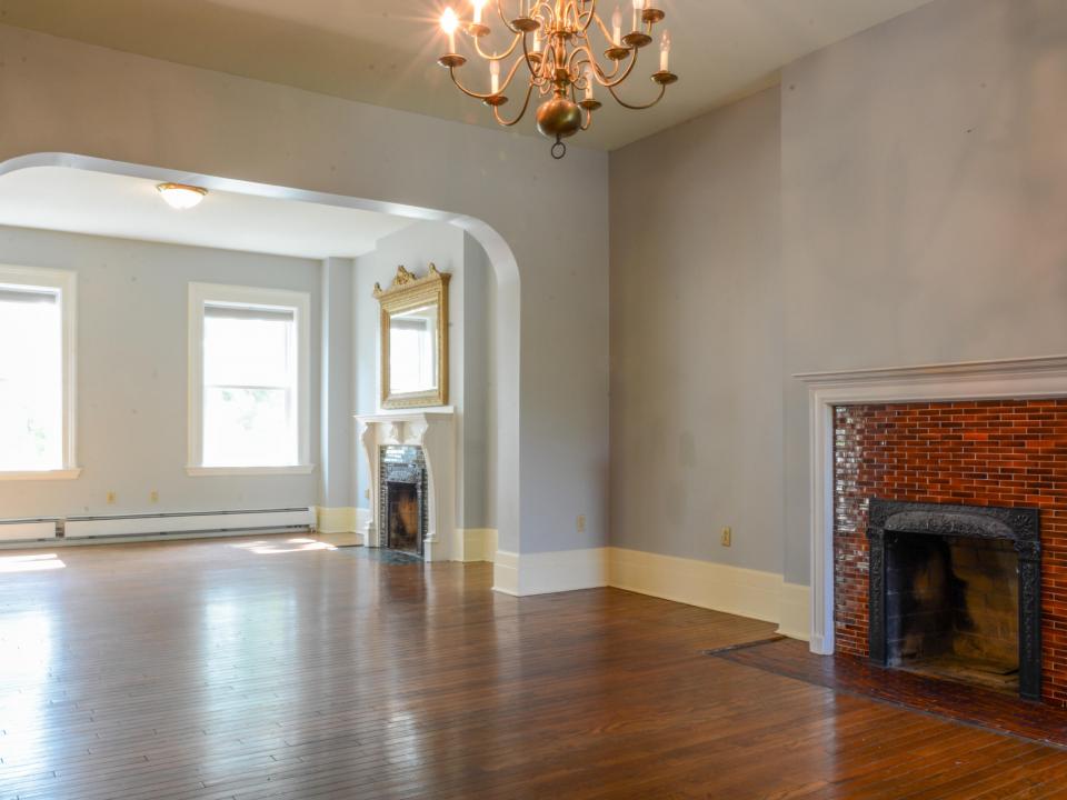 148 US Oval livingroom