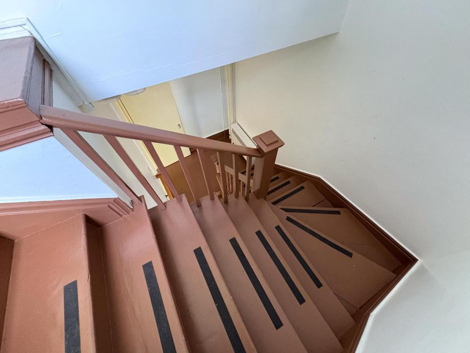 148 US Oval_-3 floor staircase