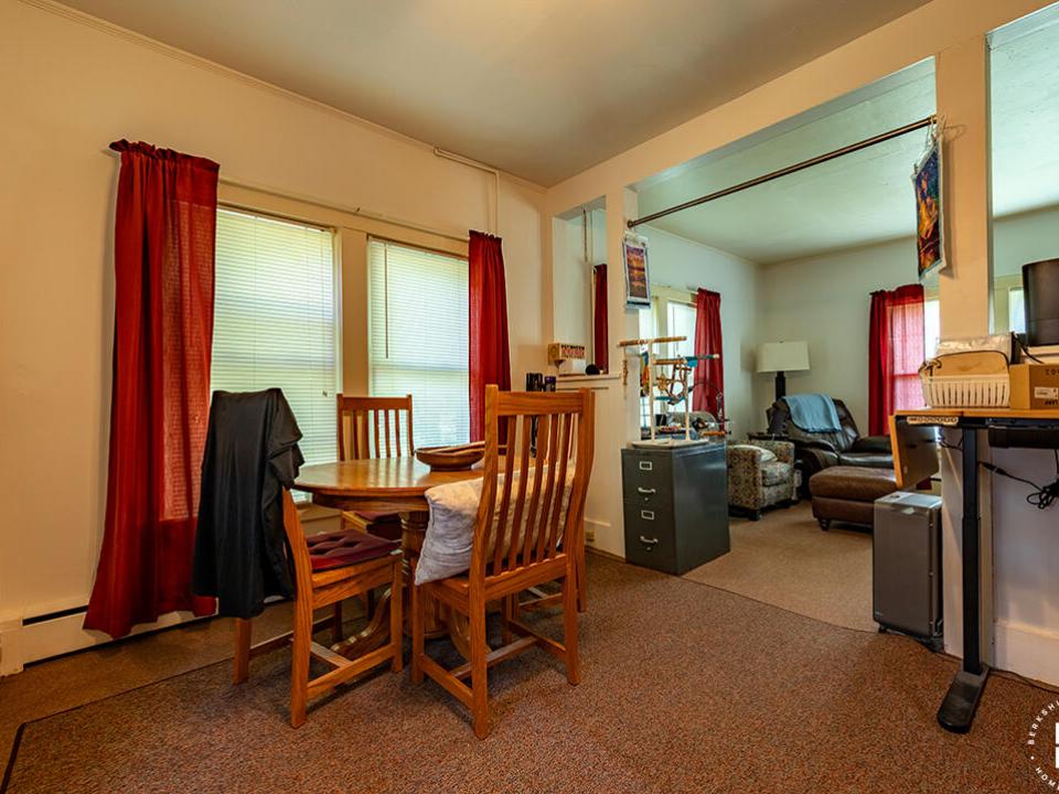 MultifamilyHomeInBloomingdale_1_DiningRo