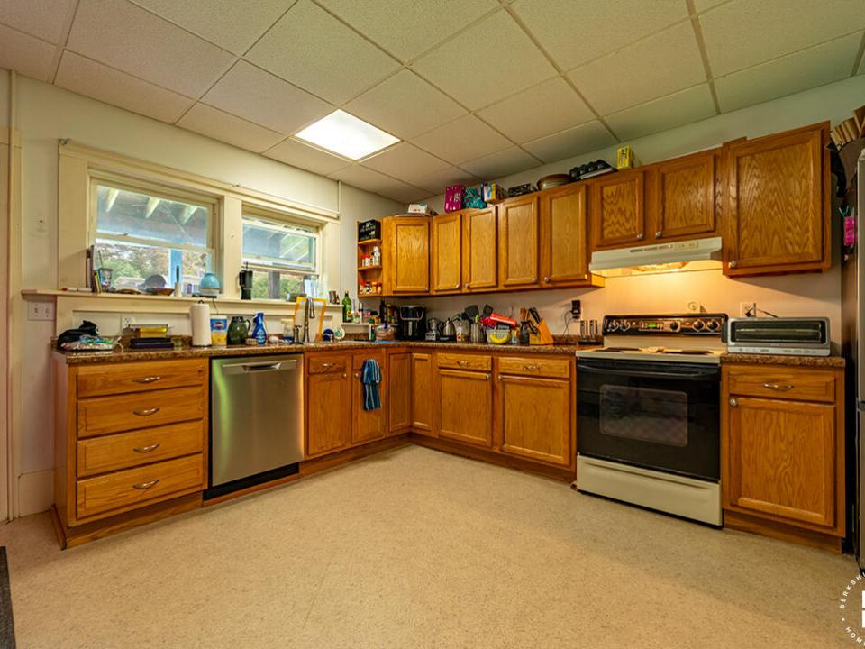 MultifamilyHomeInBloomingdale_1_Kitchen