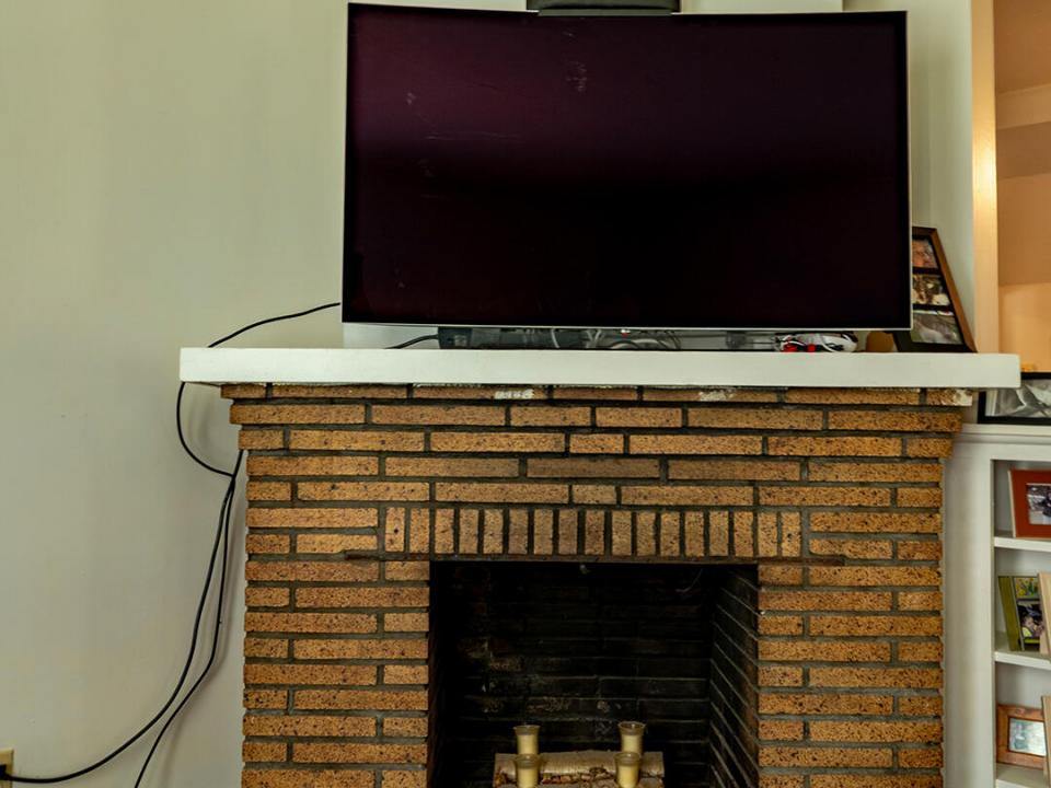 MultifamilyHomeInBloomingdale_1_LR_Firep