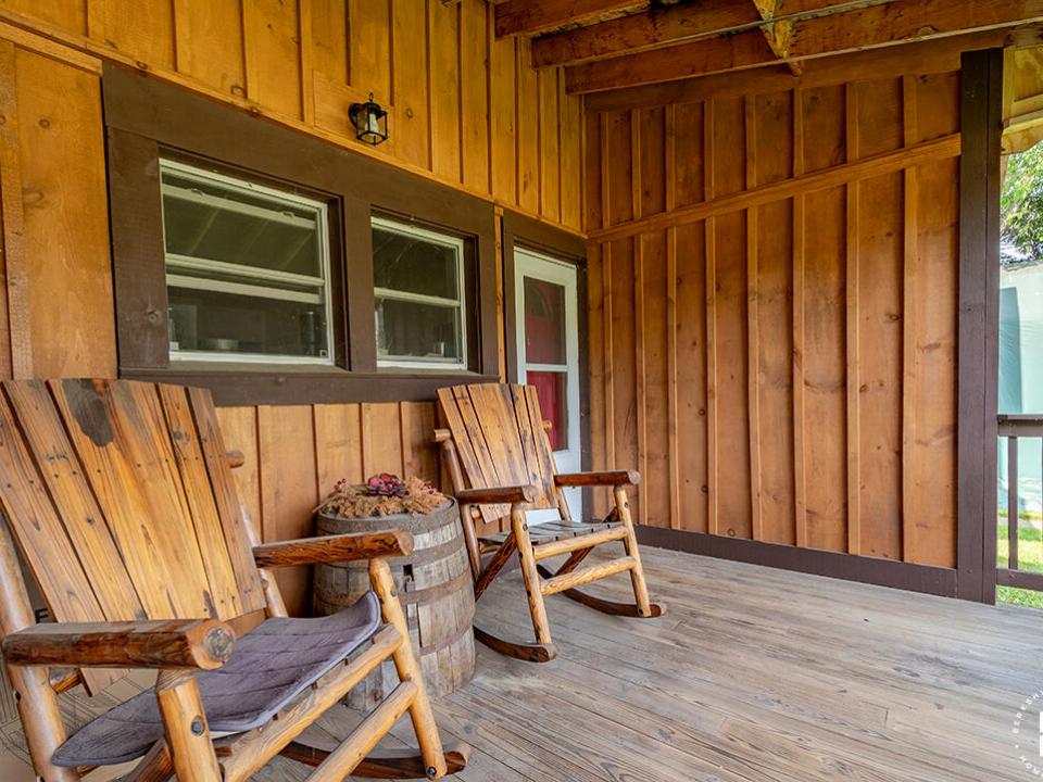 MultifamilyHomeInBloomingdale_1_Porch