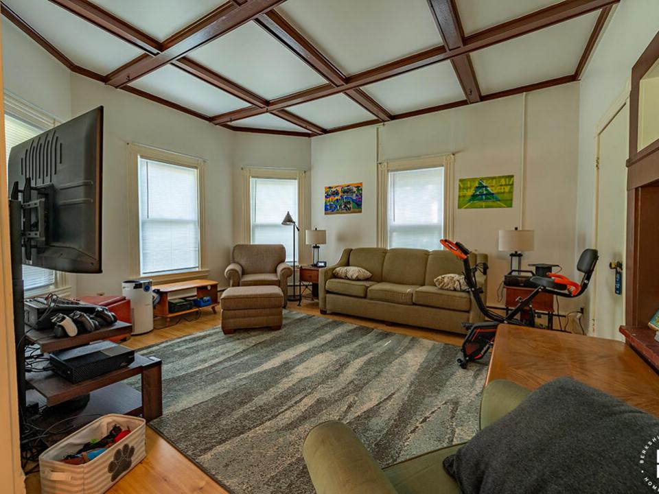 MultifamilyHomeInBloomingdale_2_LR