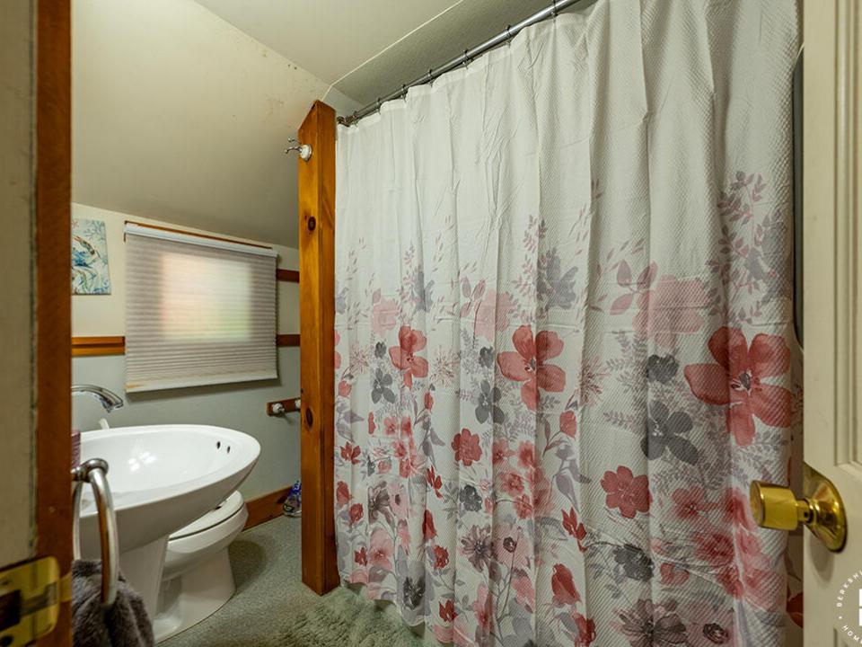 MultifamilyHomeInBloomingdale_3_Bathroom