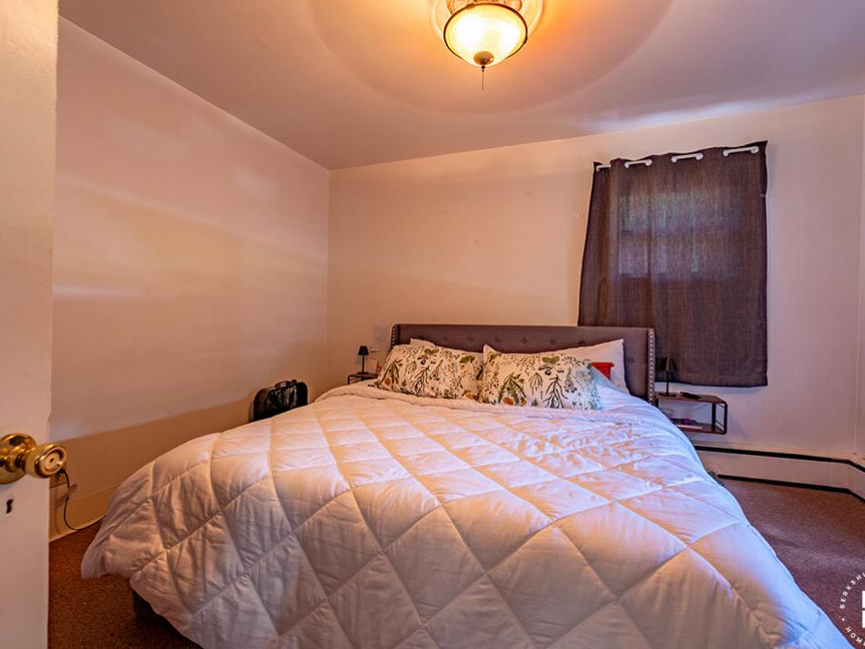 MultifamilyHomeInBloomingdale_3_Bedroom1