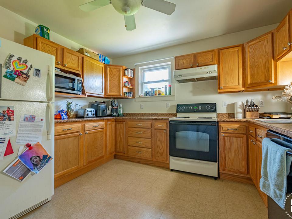 MultifamilyHomeInBloomingdale_3_Kitchen