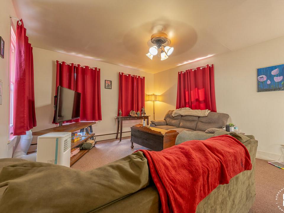 MultifamilyHomeInBloomingdale_3_LR