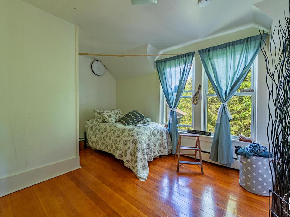 MultifamilyHomeInBloomingdale_4_Bedroom